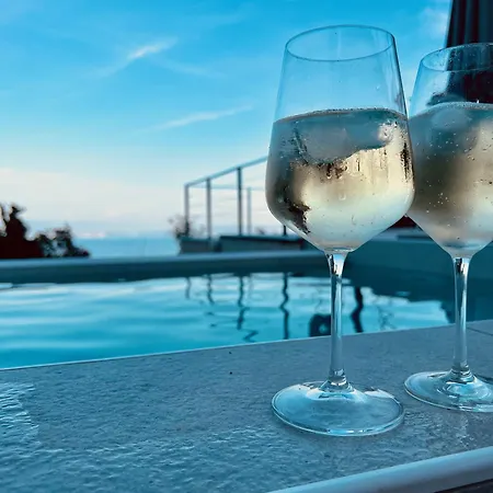 Lula, Pool, Sauna, 6 Personen, 3 Baeder Vila Dobreć