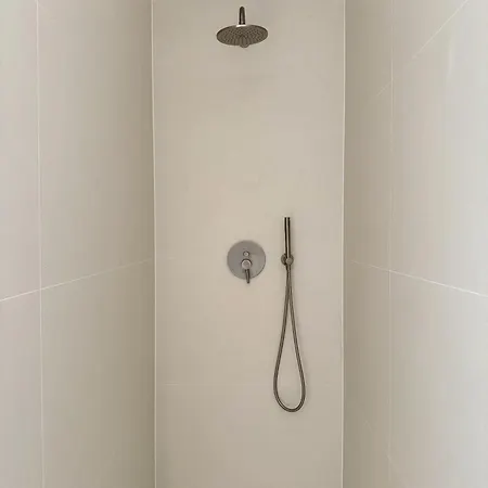 Lula, Pool, Sauna, 6 Personen, 3 Baeder *