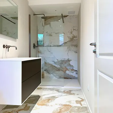 Vila Lula, Pool, Sauna, 6 Personen, 3 Baeder