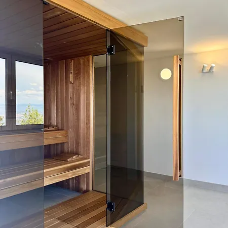 Lula, Pool, Sauna, 6 Personen, 3 Baeder Dobreć