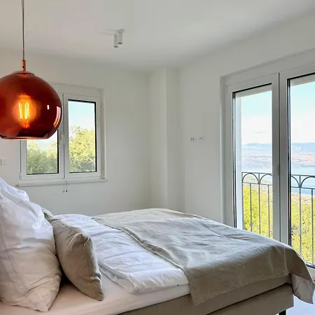 Lula, Pool, Sauna, 6 Personen, 3 Baeder *
