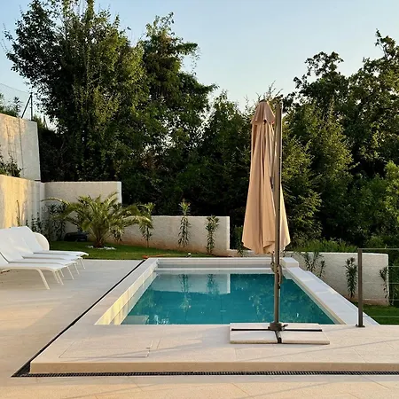 Vila Lula, Pool, Sauna, 6 Personen, 3 Baeder Dobreć