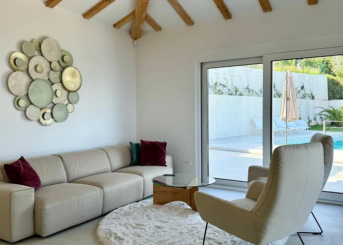 Lula, Pool, Sauna, 6 Personen, 3 Baeder 빌라