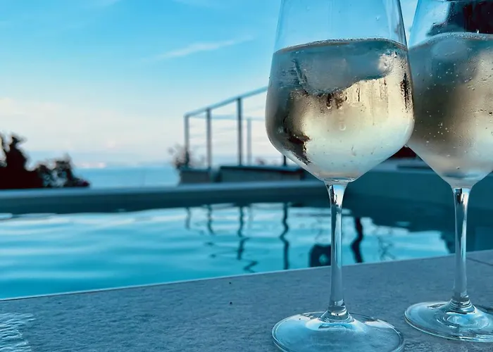 Lula, Pool, Sauna, 6 Personen, 3 Baeder 빌라 Dobreć