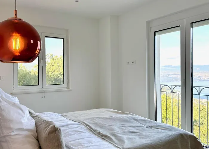 Lula, Pool, Sauna, 6 Personen, 3 Baeder *