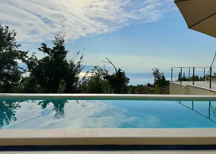 Lula, Pool, Sauna, 6 Personen, 3 Baeder 빌라 *