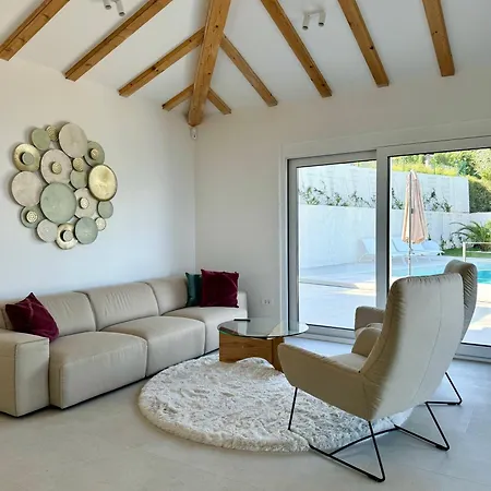 Lula, Pool, Sauna, 6 Personen, 3 Baeder Villa