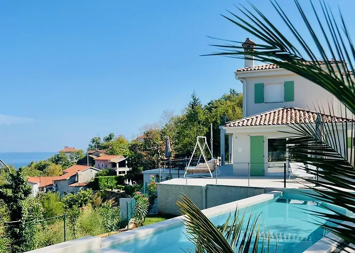 Lula, Pool, Sauna, 6 Personen, 3 Baeder Dobreć